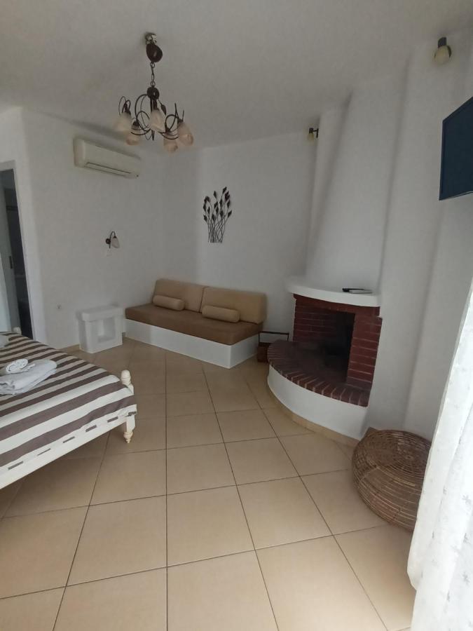 Theofanis Studios Agia Anna  Luaran gambar