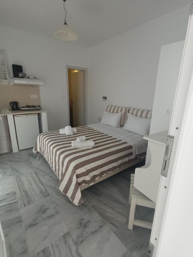 Theofanis Studios Agia Anna  Luaran gambar